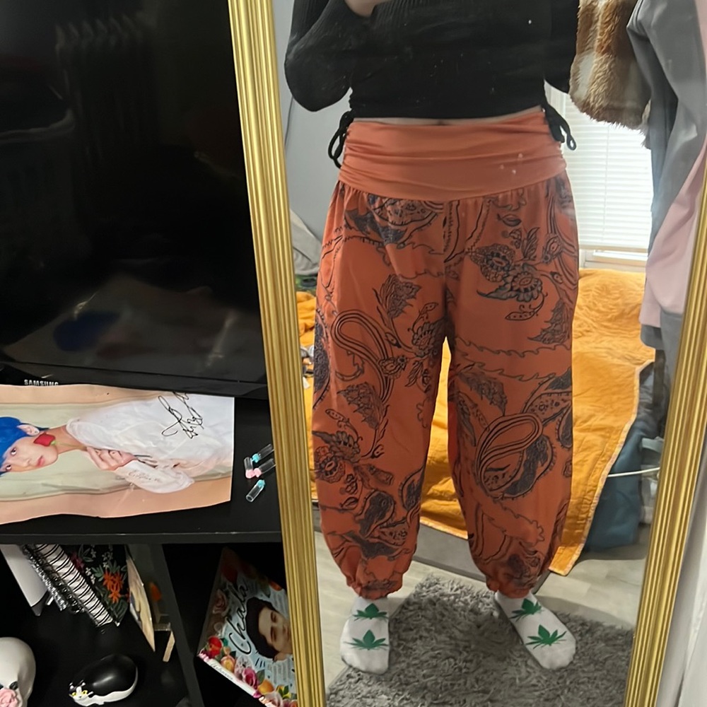 Miscellaneous funky women’s size L(?) yoga pants